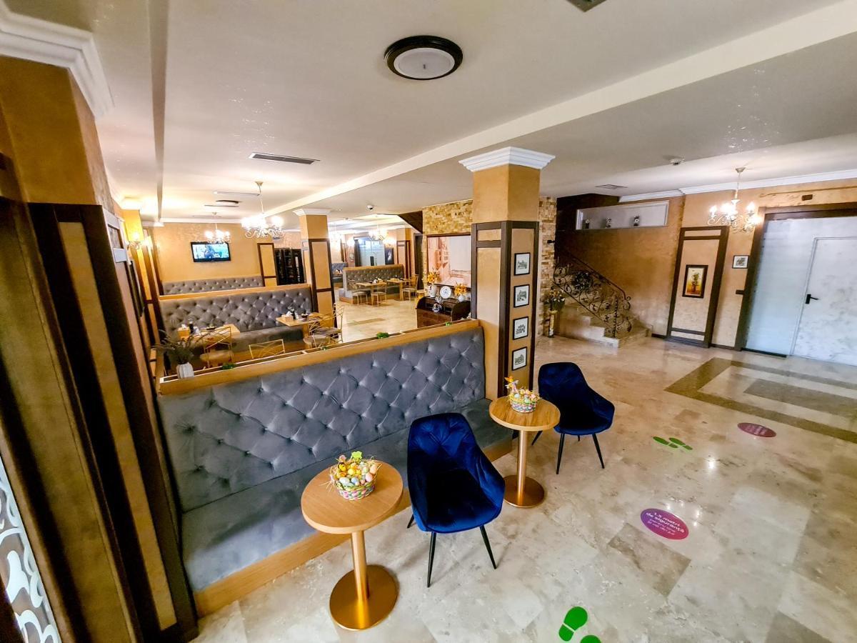 Hotel Yarus Plus プロイェシュティ エクステリア 写真
