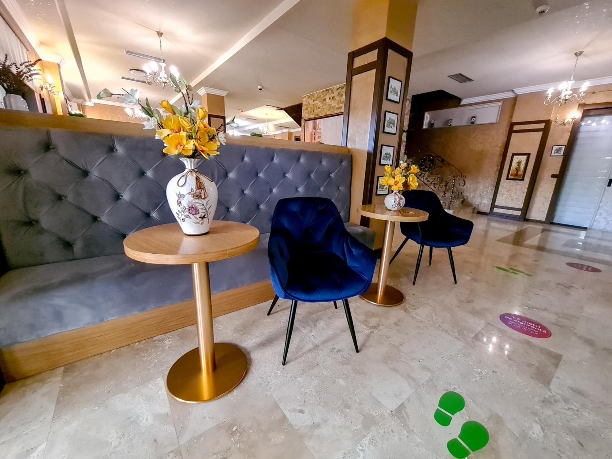 Hotel Yarus Plus プロイェシュティ エクステリア 写真