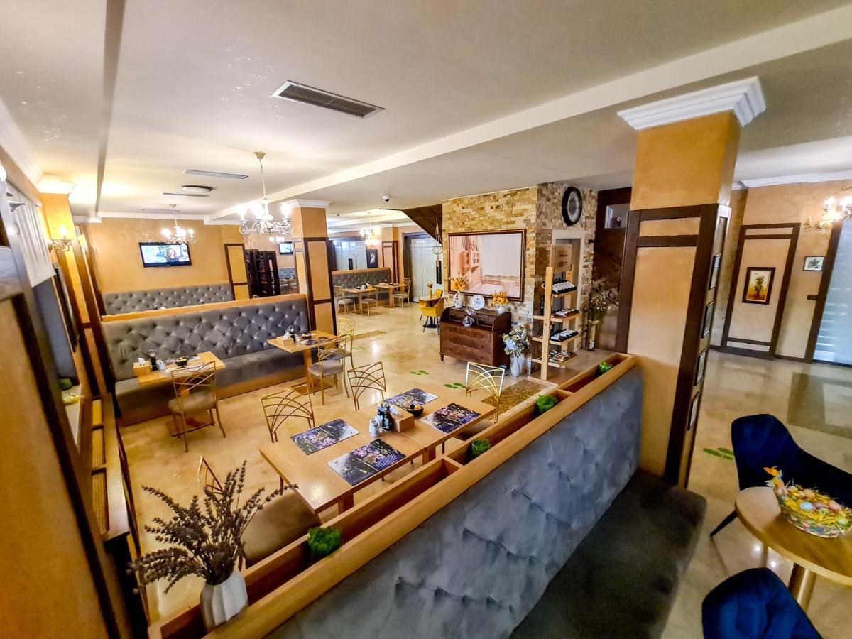 Hotel Yarus Plus プロイェシュティ エクステリア 写真