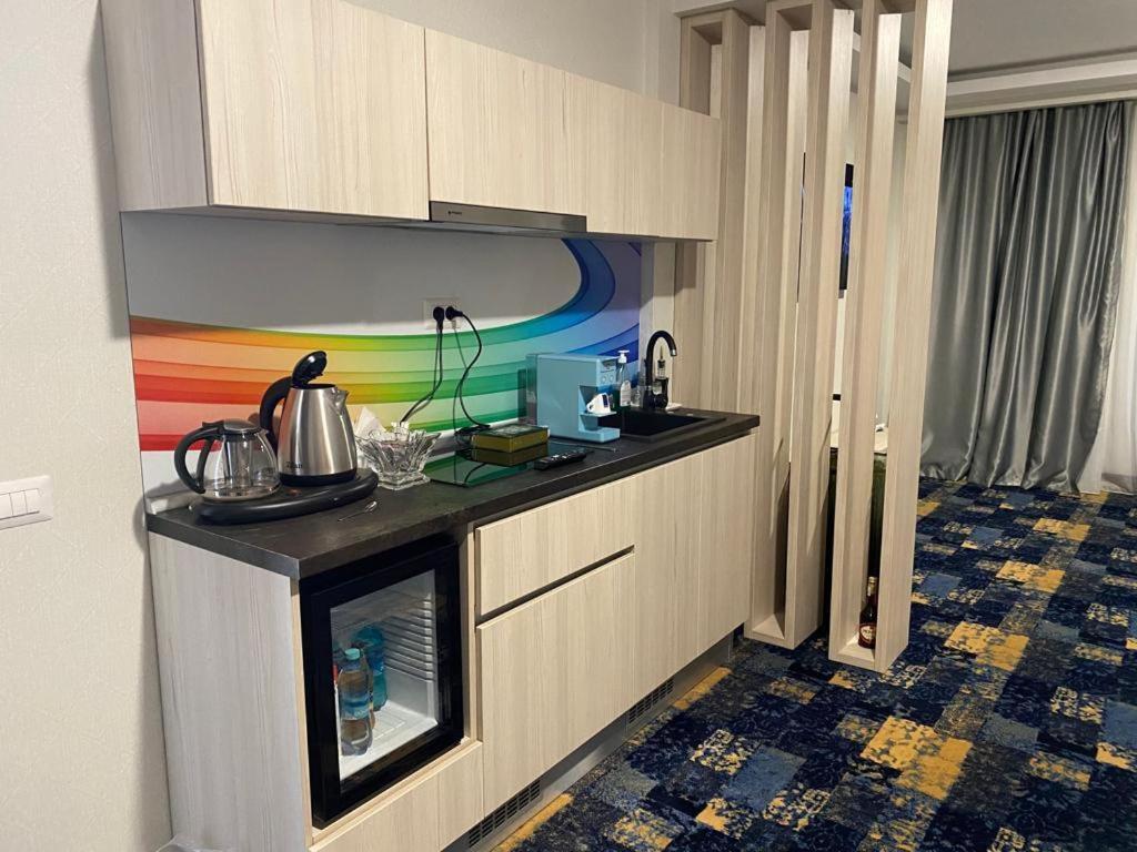Hotel Yarus Plus プロイェシュティ エクステリア 写真