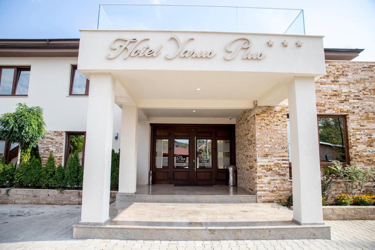 Hotel Yarus Plus プロイェシュティ エクステリア 写真